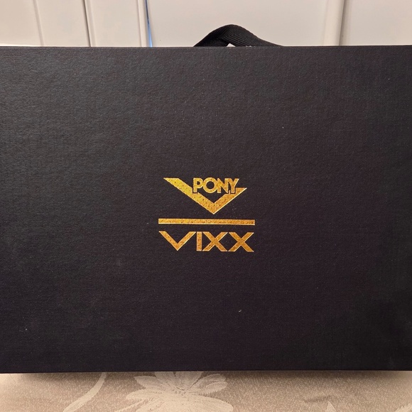 VIXX PONY "Liberty" Limited Edition SUPER HERO Black Sneakers 'RARE' KPOP - Picture 15 of 15